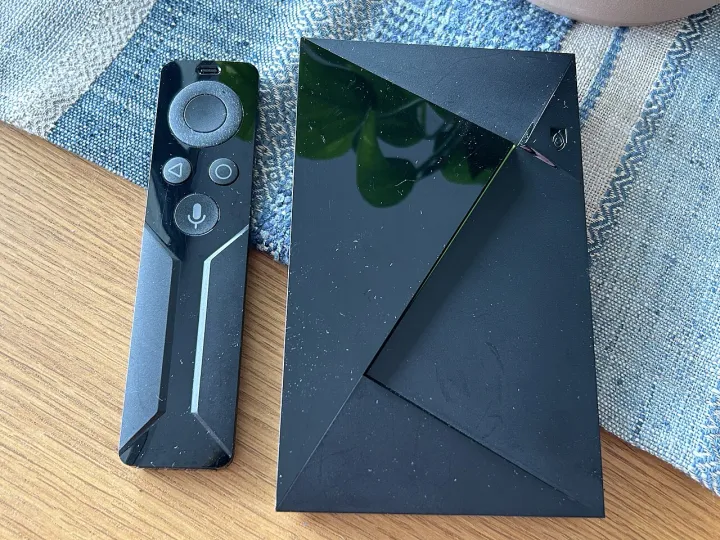 NVIDIA SHIELD TV 2017 with controller