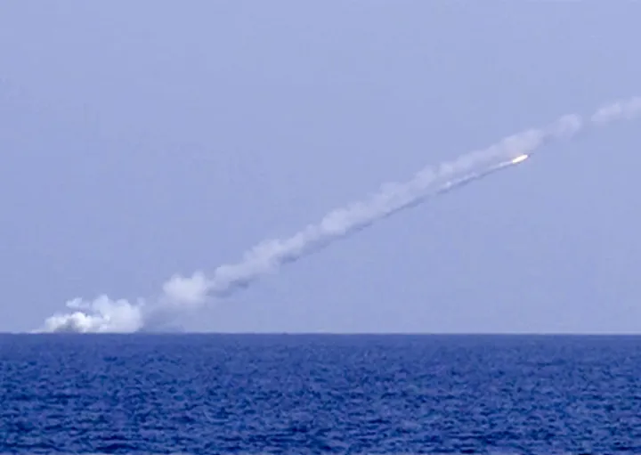 Russian submarines firing missiles against ISIS
