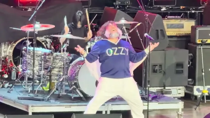 Jack Sabbath performs “War Pigs” with Geezer Butler at Power to the People