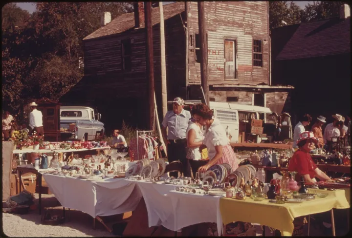 FLEA MARKET DEALERS AWAIT CUSTOMERS AT WHITE CLOUD KANSAS NEAR TROY, IN THE NORTHEAST CORNER OF THE STATE - NARA - 557132