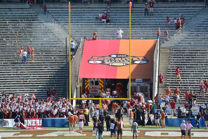 The Red River Rivalry (10304878913)