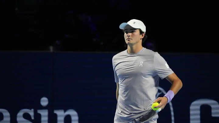 Basel - Fonseca celebrated the greatest achievement of his young career and became the first Brazilian to win an ATP 500 tournament since the series was launche