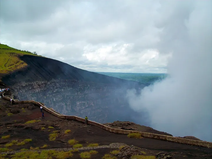 Volcán Masaya crater 2 - Nicaragua