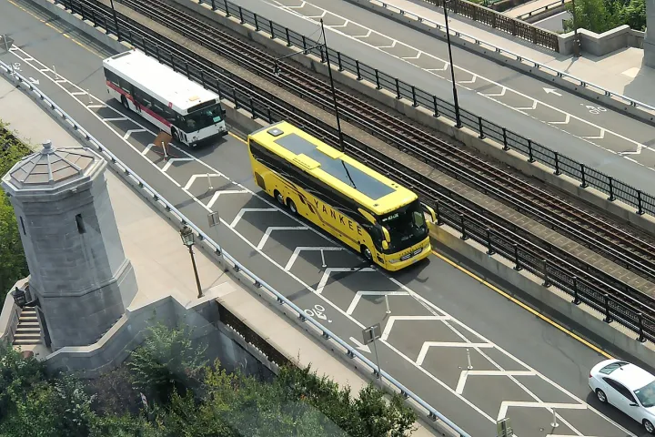 Red Line track maintenance - Shuttle buses.