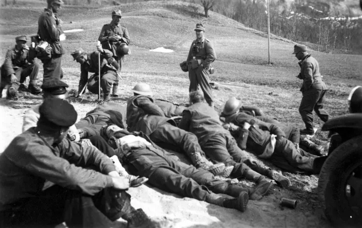 English POWs after the battle of trail Stien in 1940