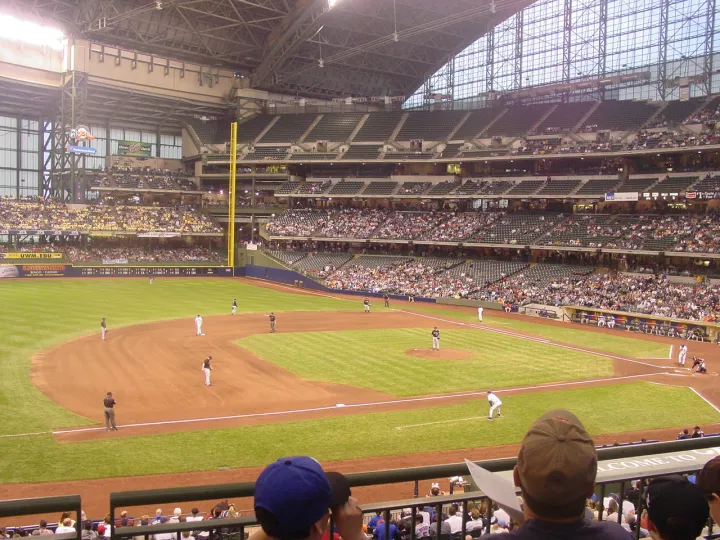 Cheerleaders at a Milwaukee Brewers game