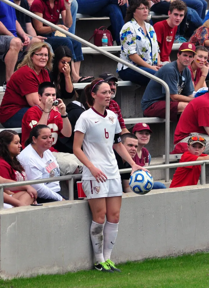 Fan Favorite Megan Campbell Throw-In (11127553534)