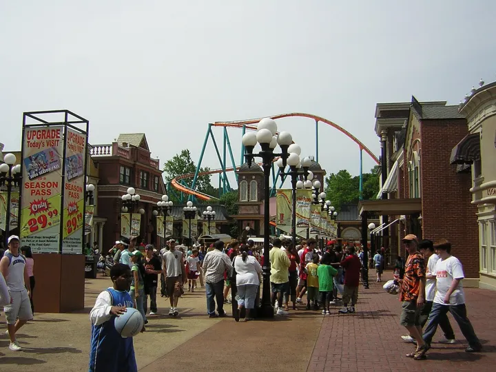 Six Flags Over Georgia - Main gate