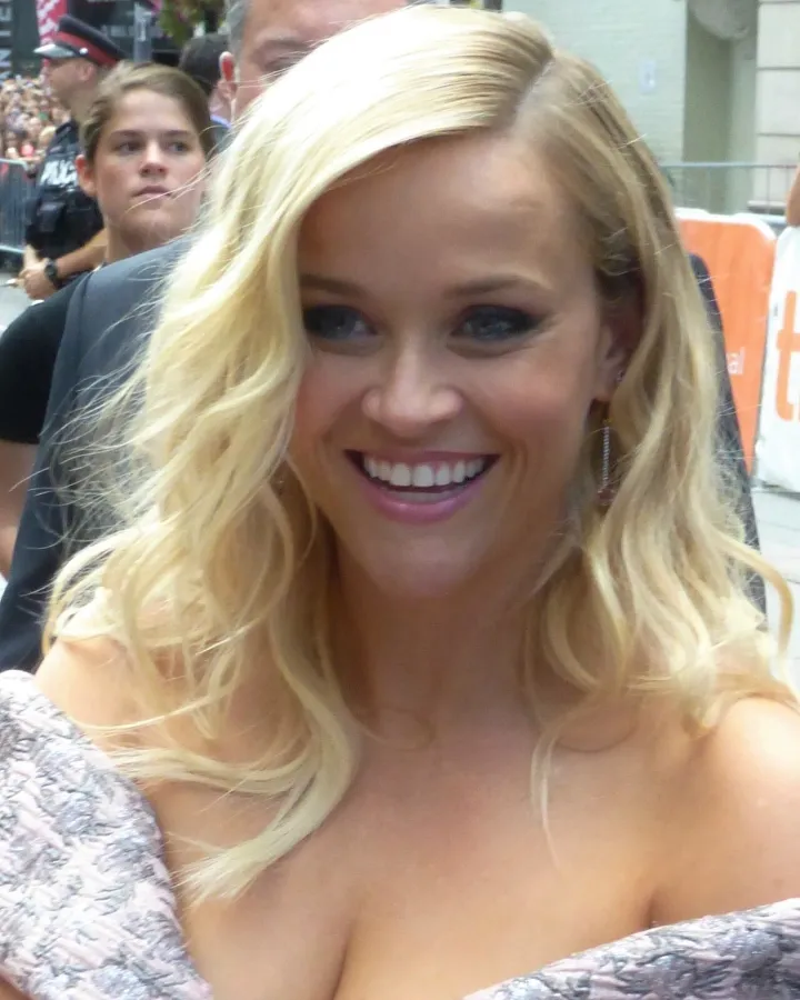 Reese Witherspoon (29144489784) (cropped)