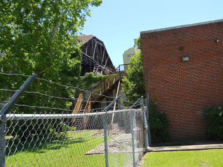 Eaton Elementary School, roof collapse