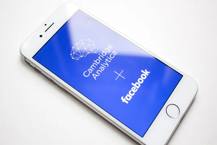 Cambridge analytica facebook (27162719108)