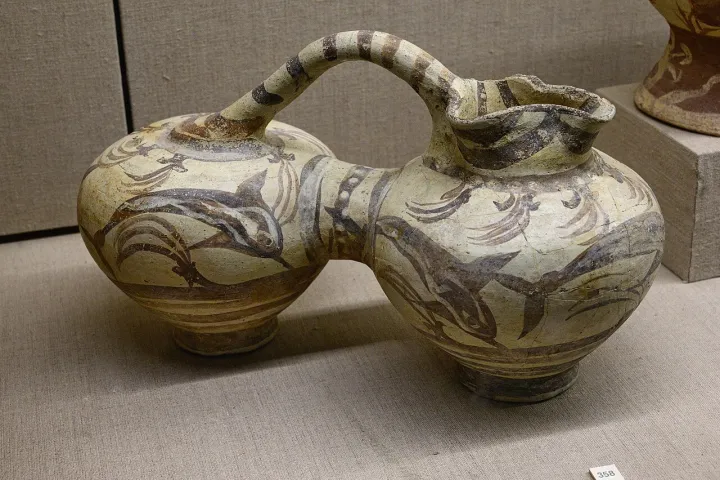 Double strainer-jug with dolphins, Akrotiri, 17th century BC, PMTh, 226301