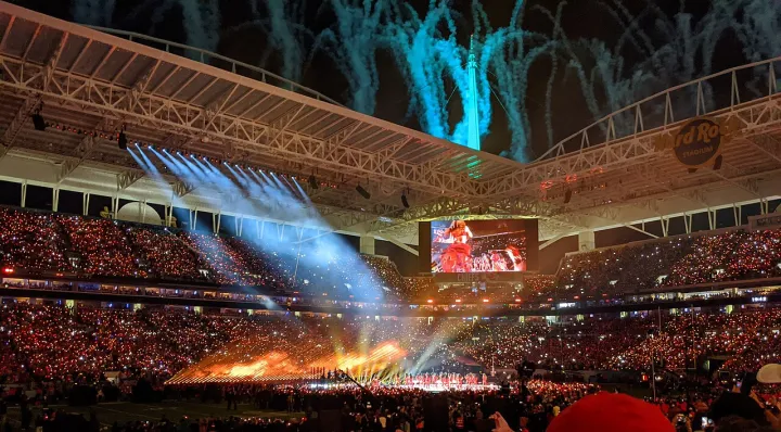 Super Bowl LIV Halftime Show (49607213091) (cropped)