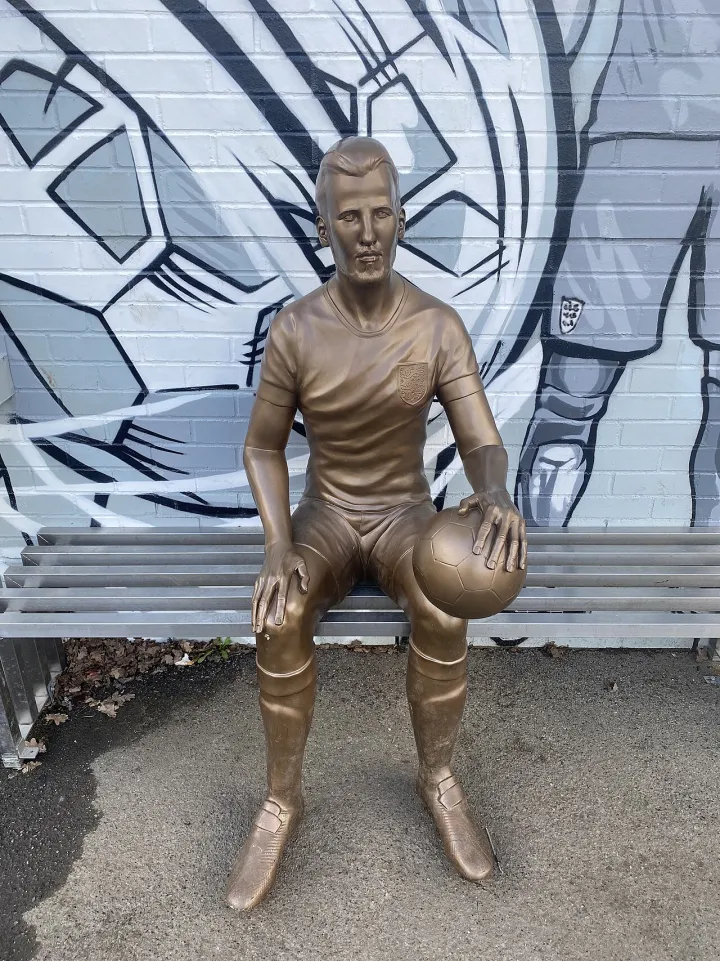 Harry Kane statue 1