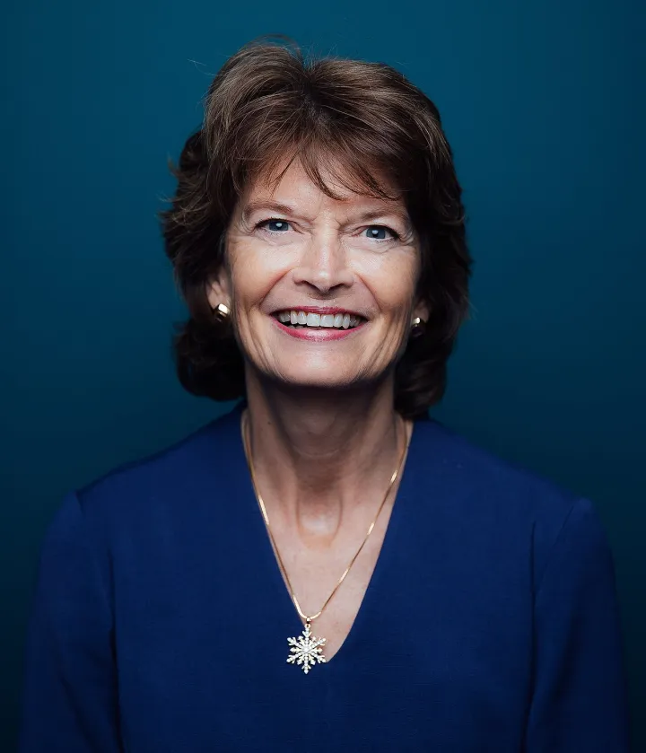 Lisa Murkowski official photo