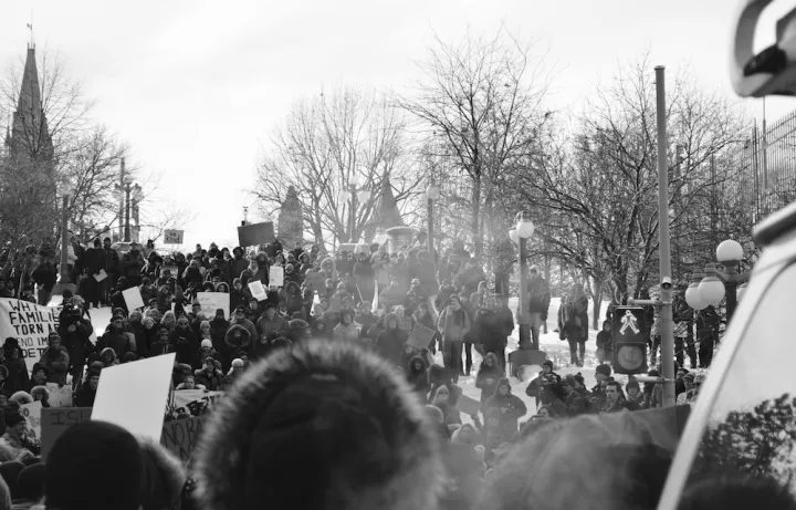 Thousands of demonstrators gather in protest against Trump's immigration ban (32073471903)