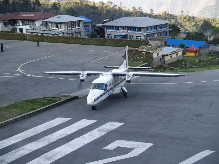 Do 228 at VNLK turns around on the runway